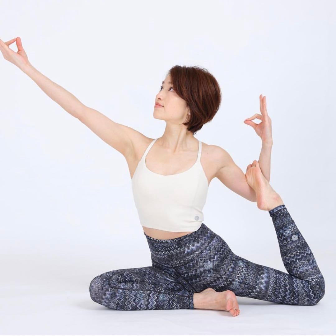 美品⭐︎easyoga イージーヨガ スピリット レギンス