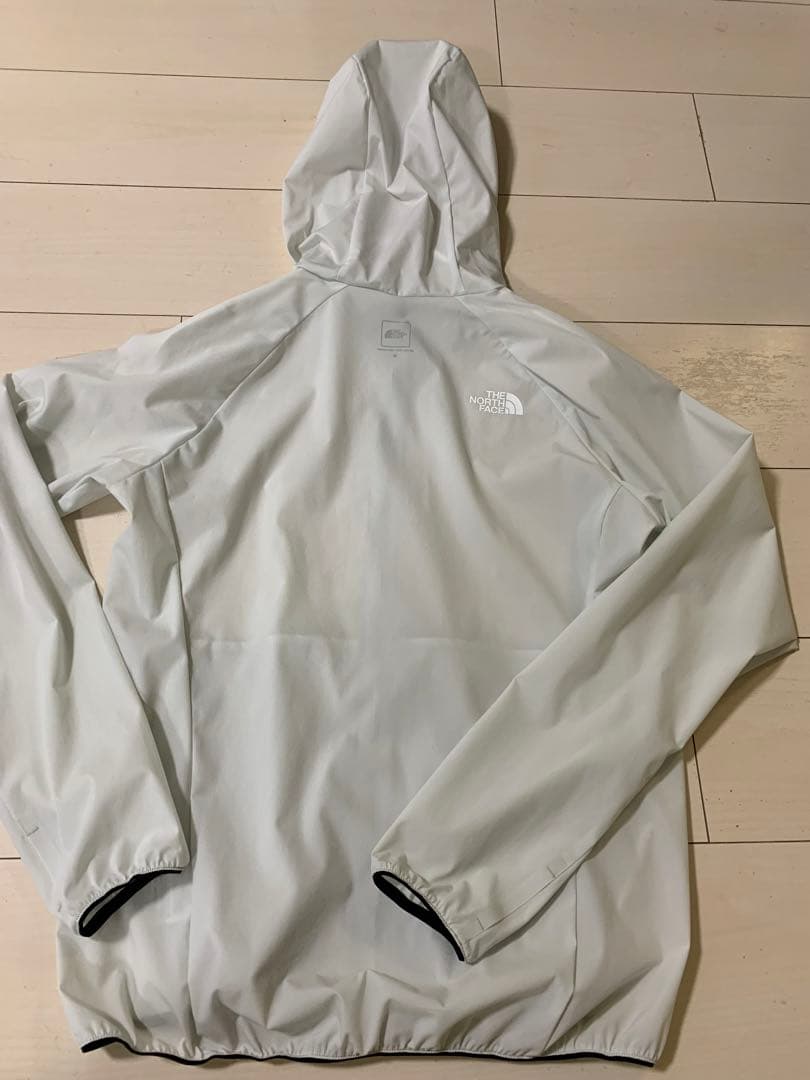 THE NORTH FACE ライトグレー　M ウィンドブレーカー