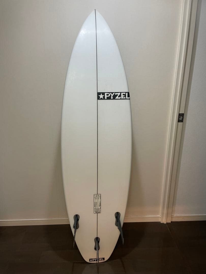 PYZEL SHADOW 5'9\" トライフィンショートボード　フィンセット付き