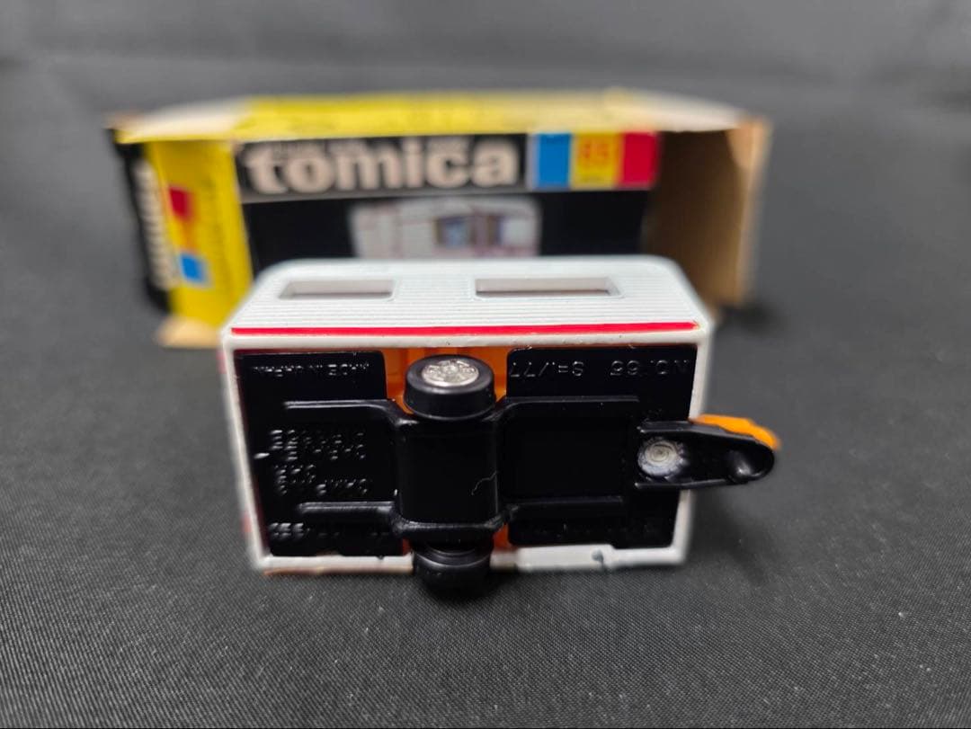 トミカ黒箱65フランスベッドキャンピングカー(日本製) 希少。旧ホイール。