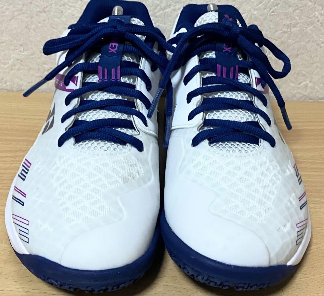 ★美品！YONEX ヨネックス パワークッション カスケードアクセル ミッド24