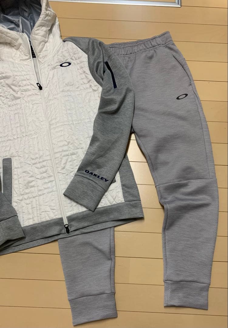 メンズ　OAKLEY オークリー　セットアップ 上下セット　ジョガーパンツ