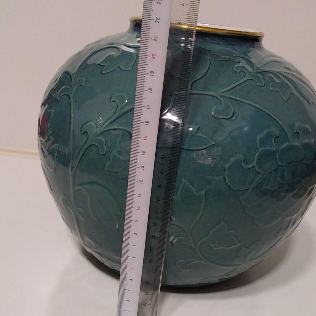 値引き中、深川製磁 美術有田焼 花瓶 呉須青磁牡丹彫刻 丸8号花生 未使用商品