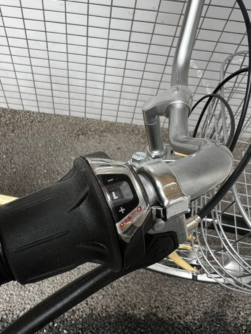 美品 自転車 26インチ 6段変速 オートライト カゴ付き Lapeure