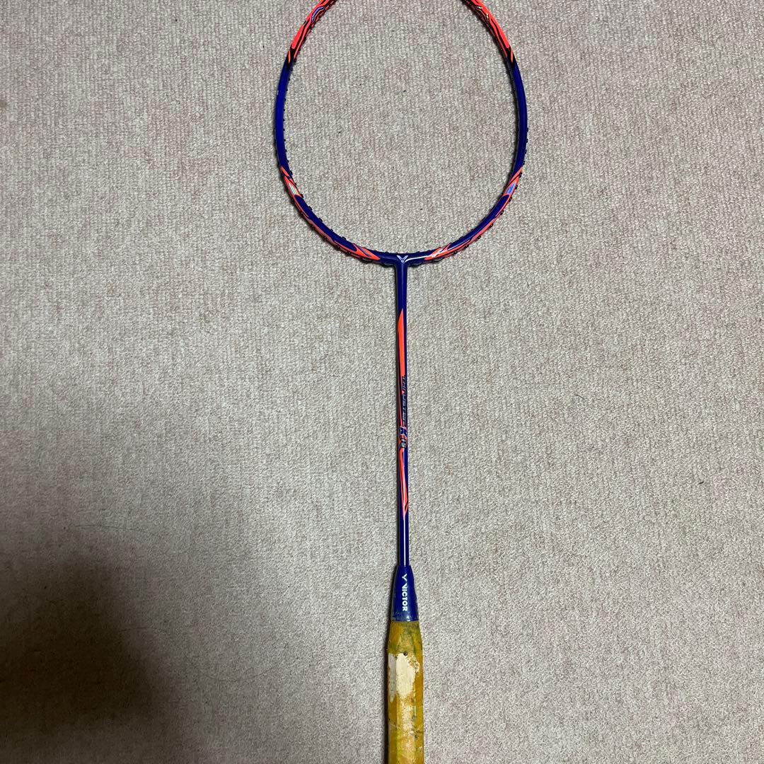 VICTORのバドミントンラケット4U5G