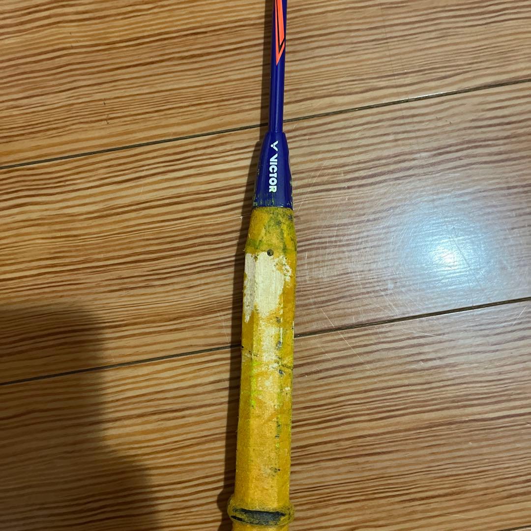 VICTORのバドミントンラケット4U5G