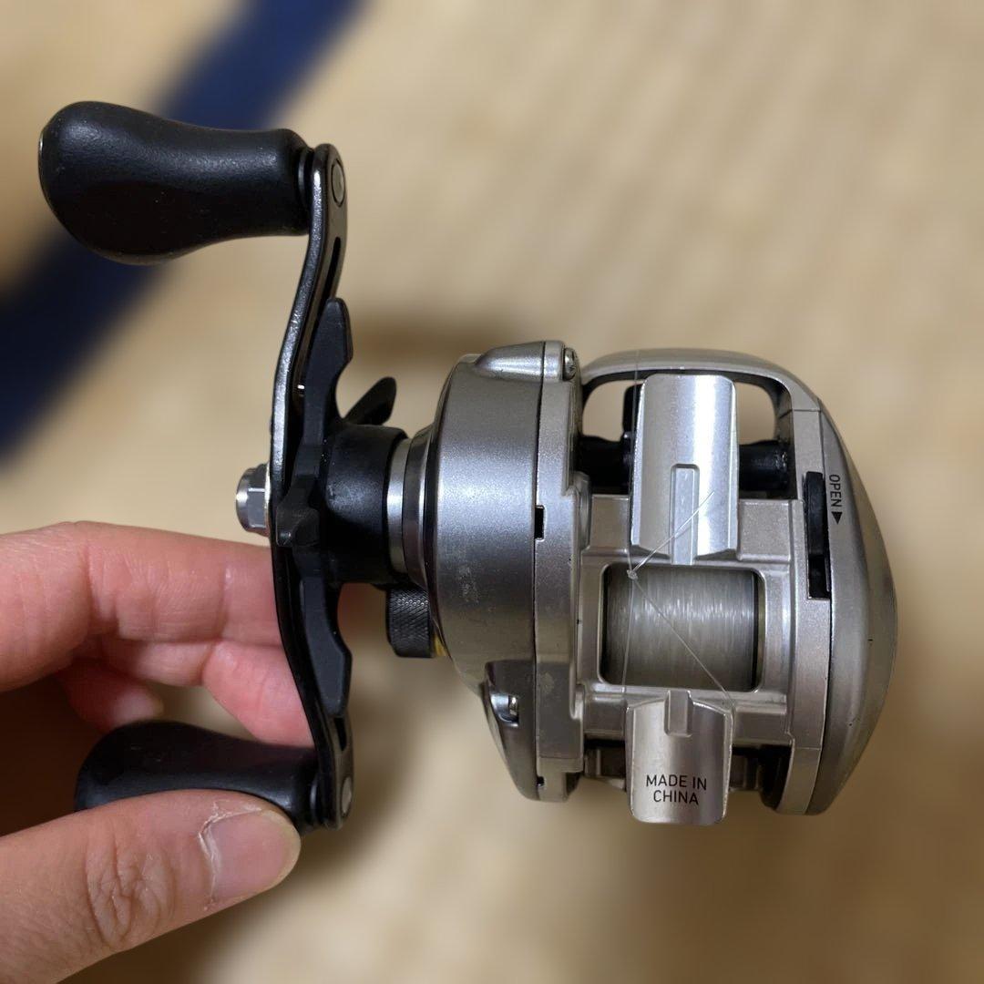 Daiwa BASS X100H リール