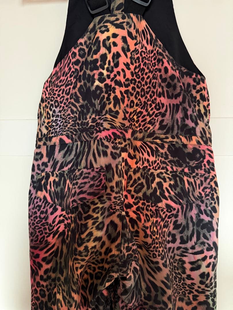 VOLCOM ボルコムキッズ　レオパード　ビブパン