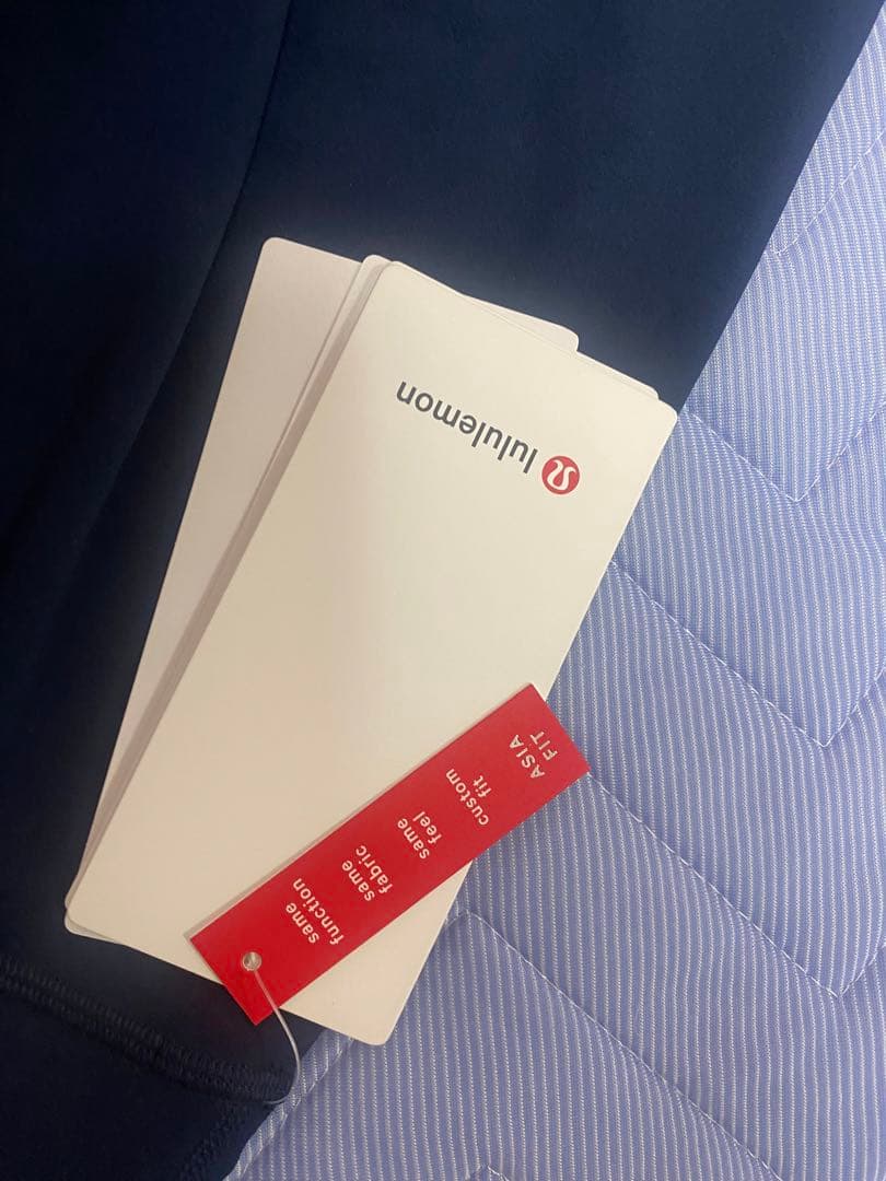 【新品タグ付】lululemonヨガパンツ(M ネイビー)