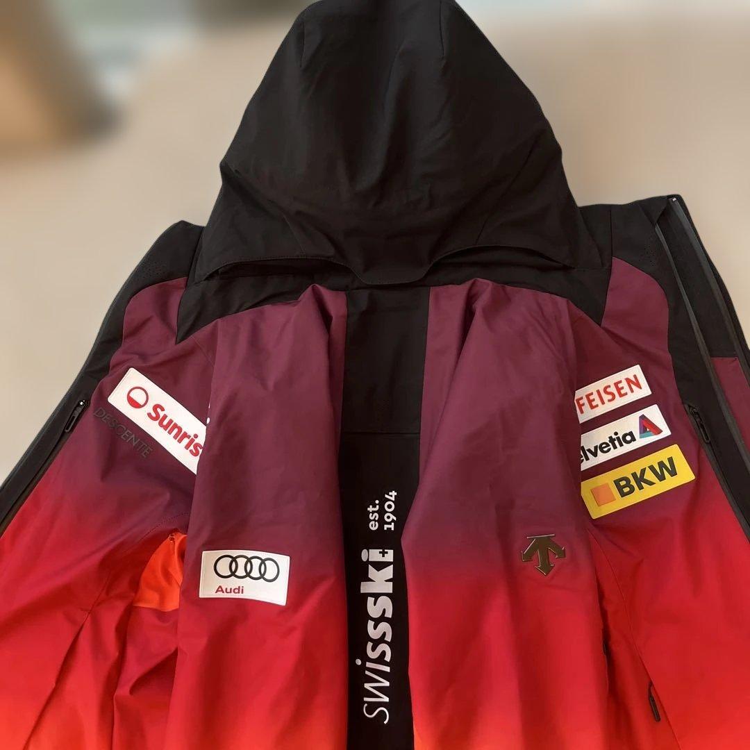 DESCENTE swiss ski フード付きジャケット 赤黒