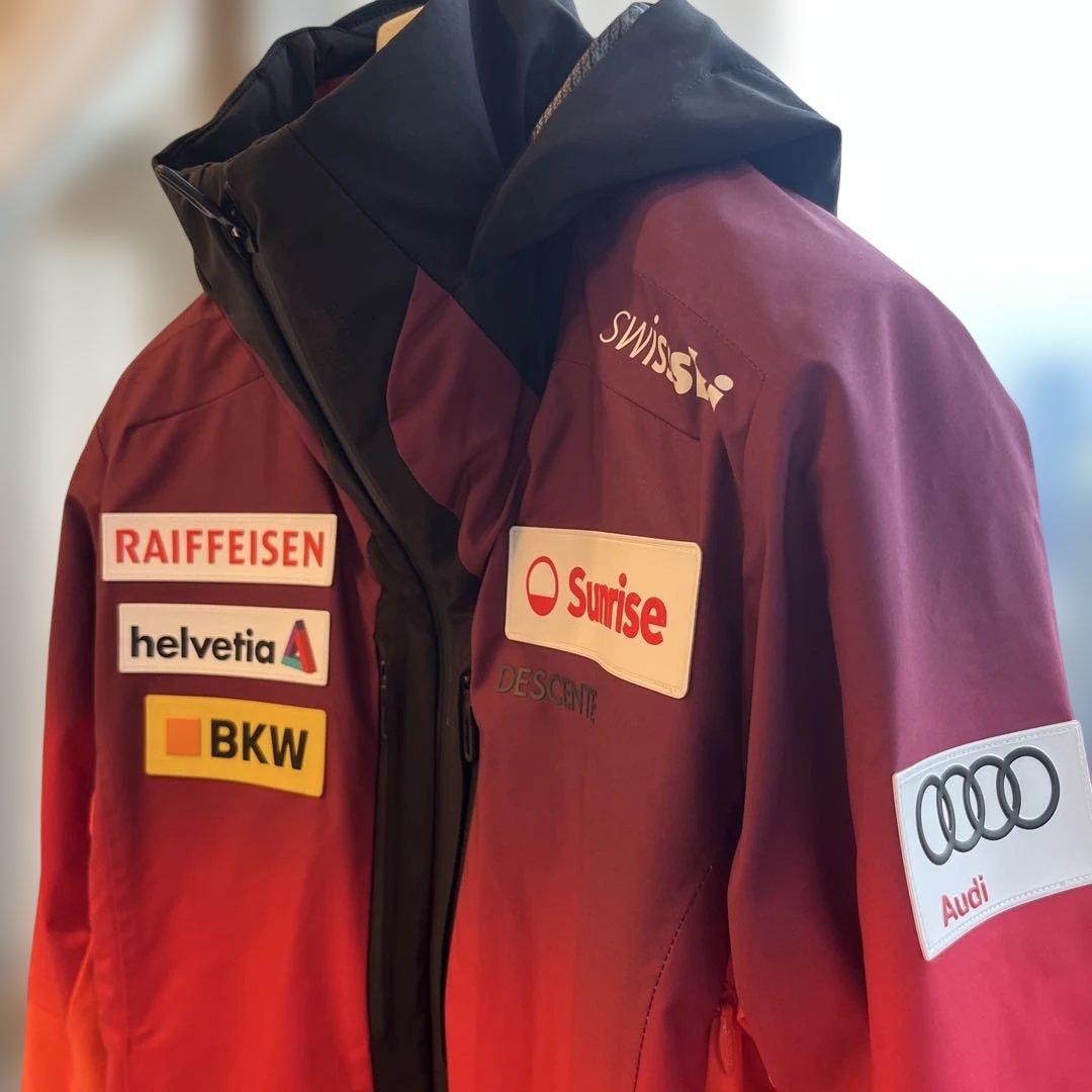 DESCENTE swiss ski フード付きジャケット 赤黒