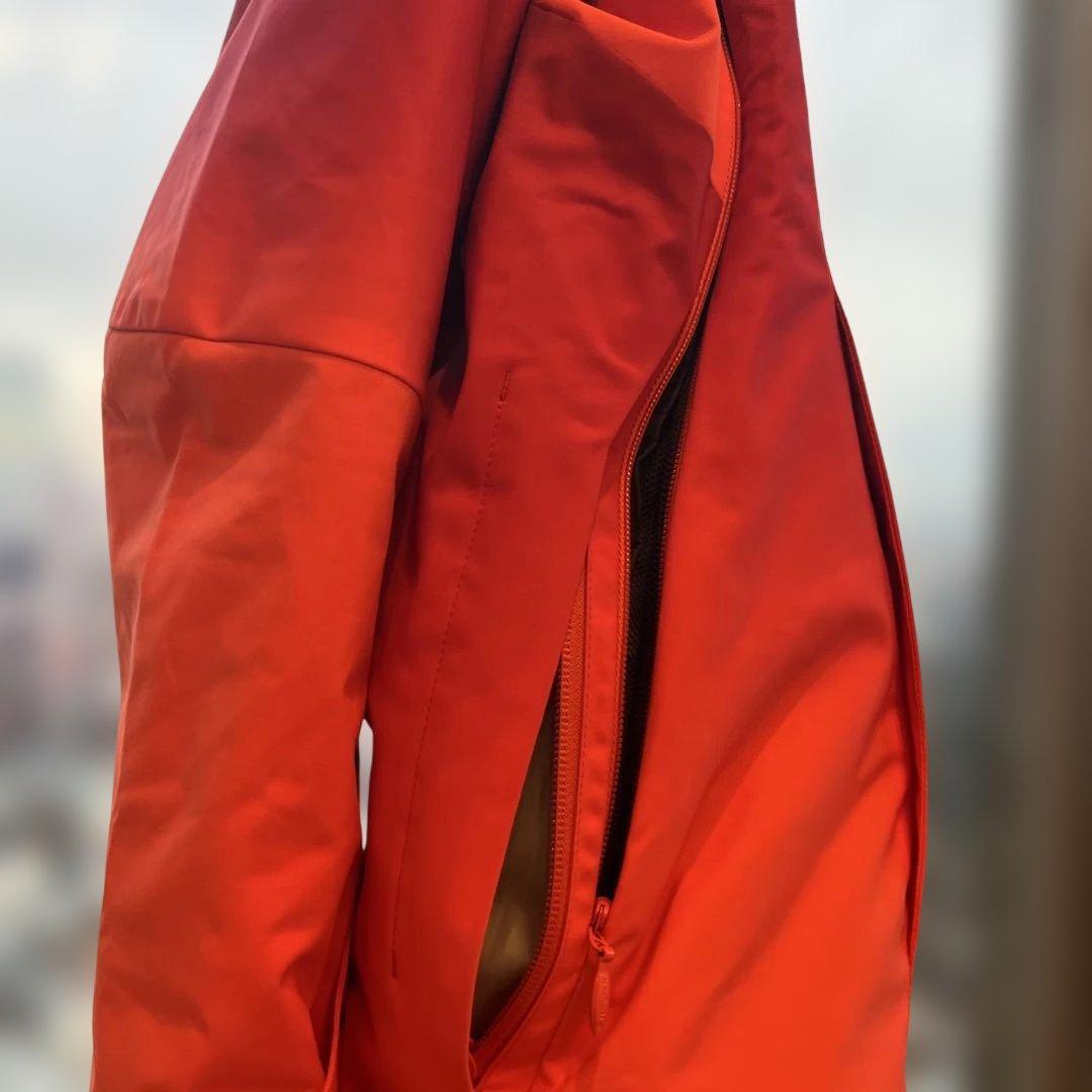 DESCENTE swiss ski フード付きジャケット 赤黒