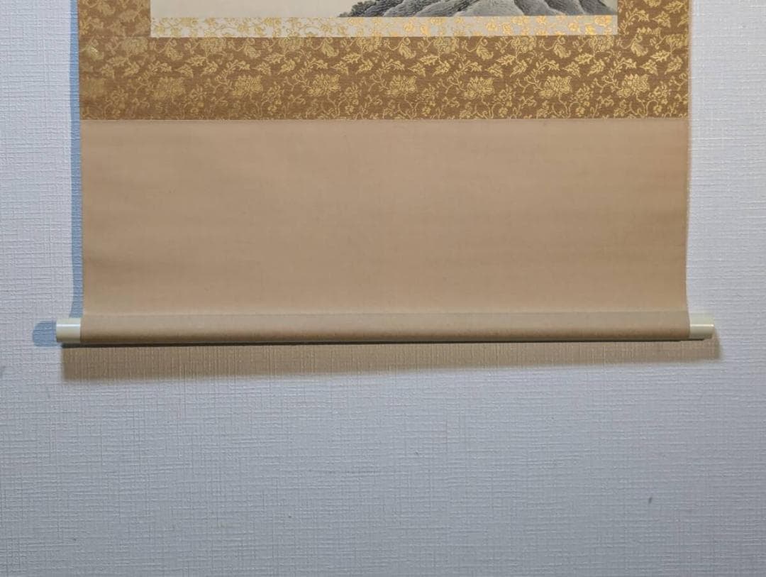 【真作】掛軸　山水人物図　壮麗な山河と旅人を描いた墨彩画　共箱入　R124