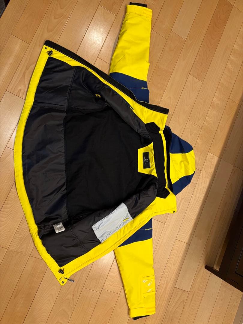 スキーウェア　オンヨネ　新品　黄色ベース