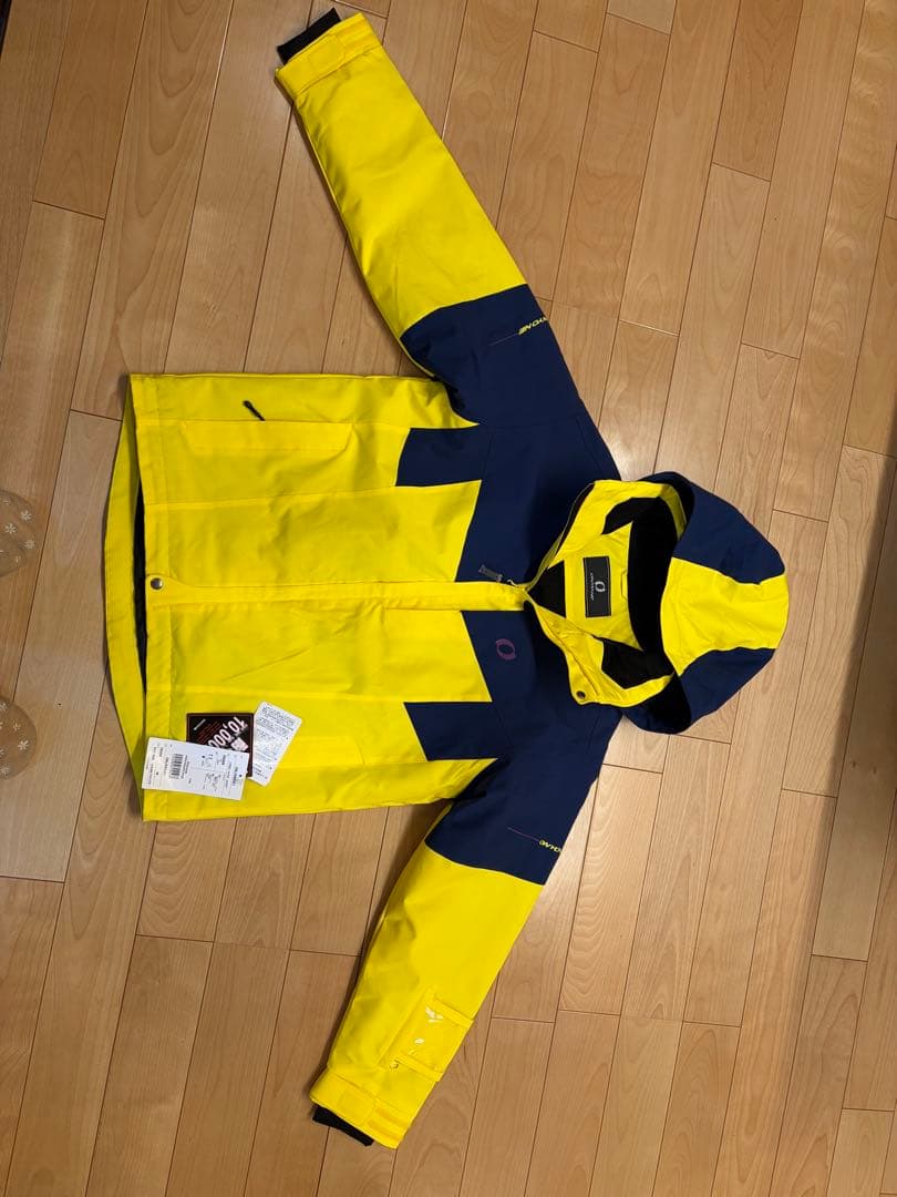 スキーウェア　オンヨネ　新品　黄色ベース