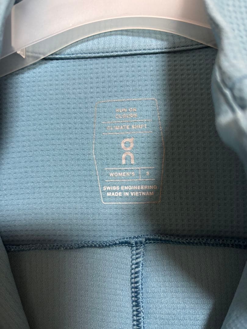 On ランニングウェア　climate shirts レディースS/ブルー系