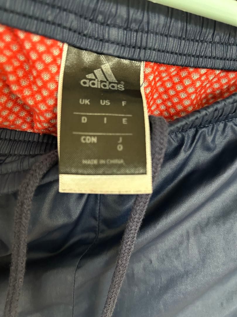 アディダスセットアップ シャカシャカ　 上下O/XL。