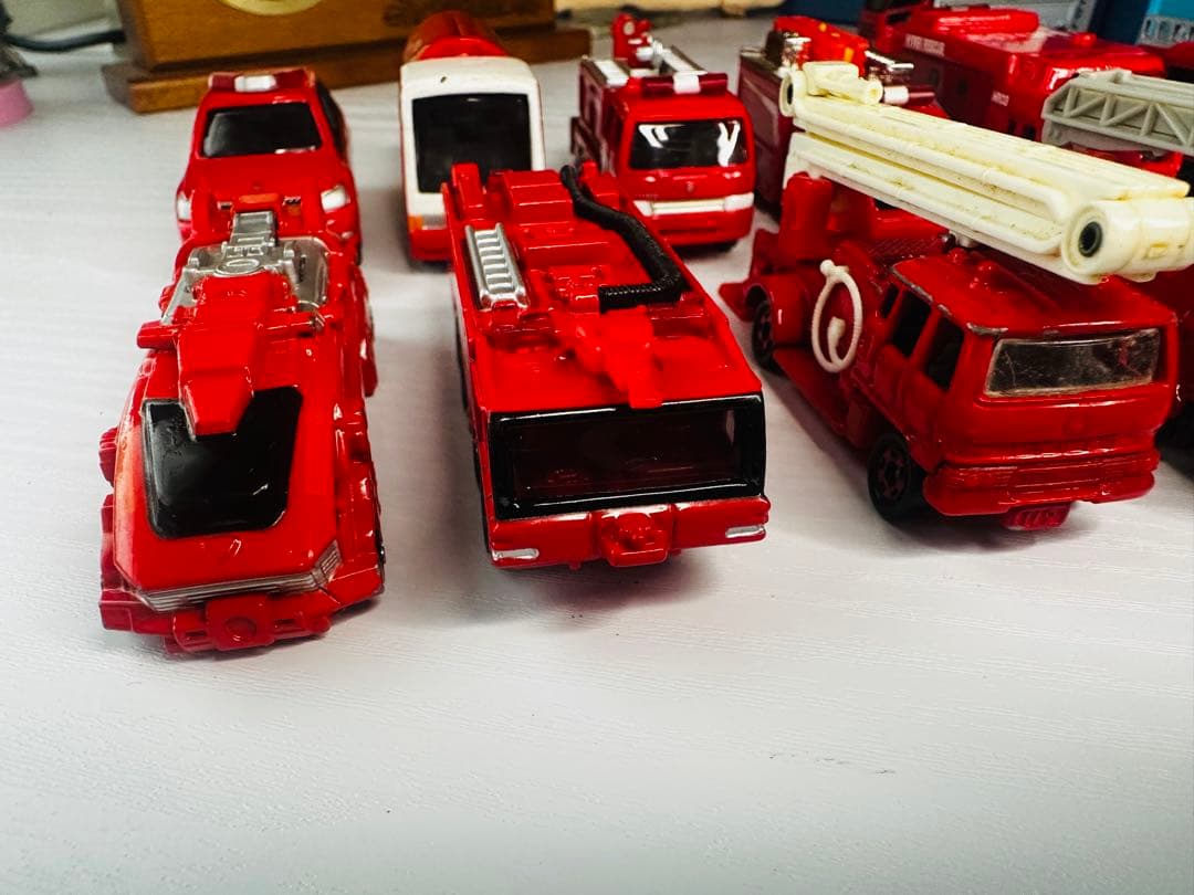【まとめ売り】トミカ 消防車 パトカー 救急車 16点 レッドシリーズ 現状品