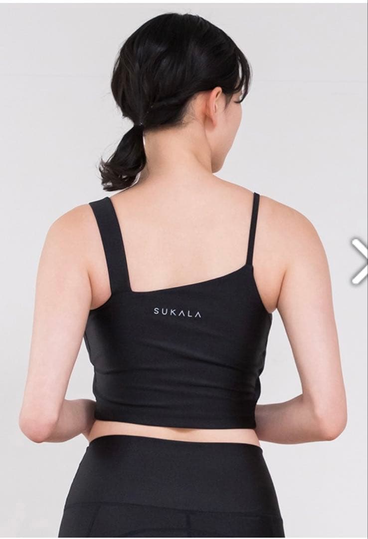 SUKALA シャインストレッチアシンメトリーブラトップ　Mサイズ　ブラック