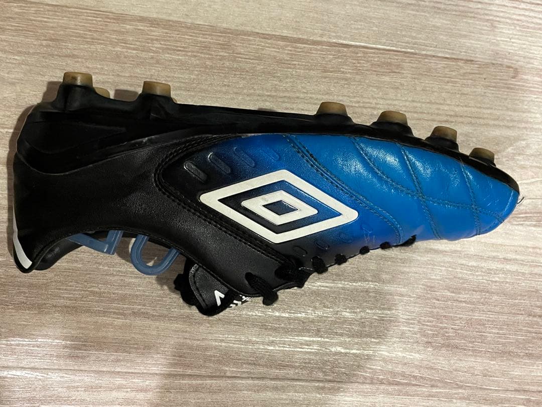 誰でも購入可！まとめ売り限定サッカースパイク4点セット 特価