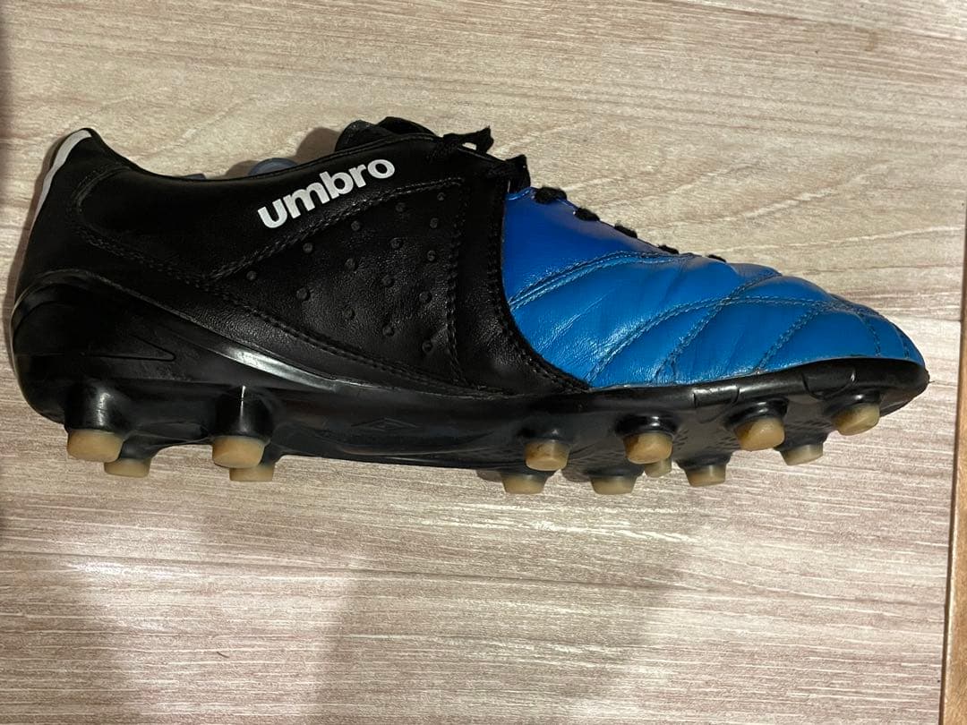 誰でも購入可！まとめ売り限定サッカースパイク4点セット 特価