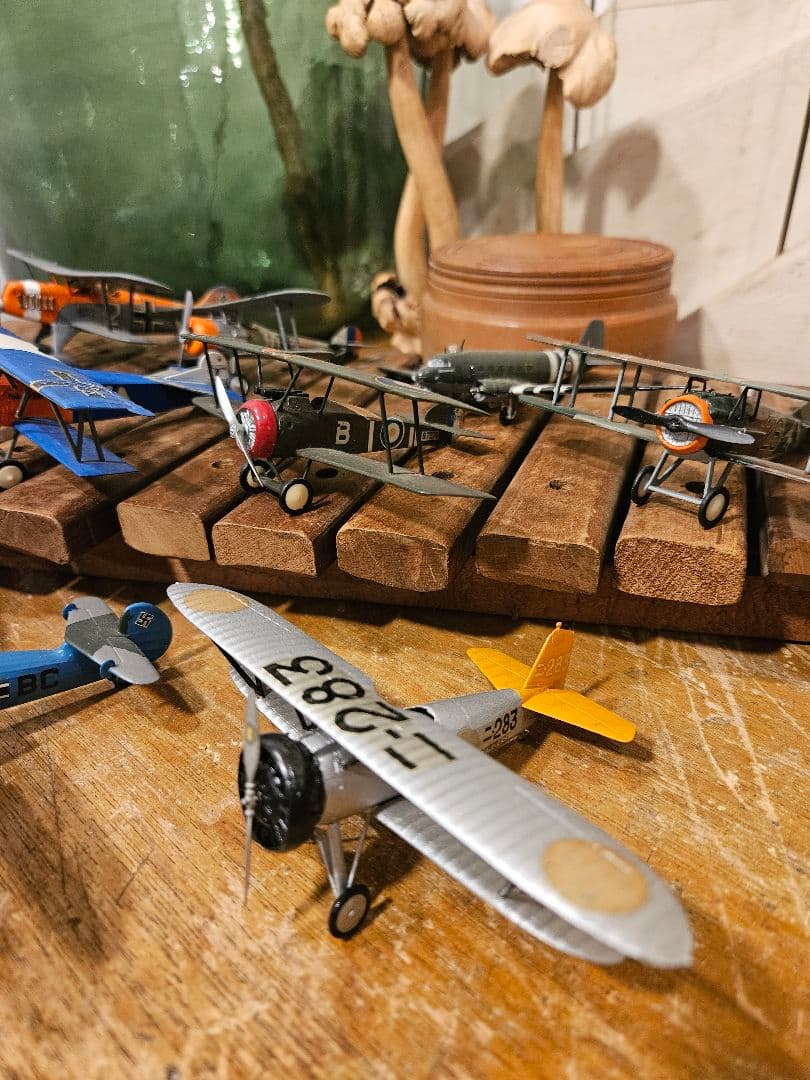 戦闘機　飛行機　模型　プラモデル　完成品　日本軍　ドイツ　アメリカ　昭和レトロ