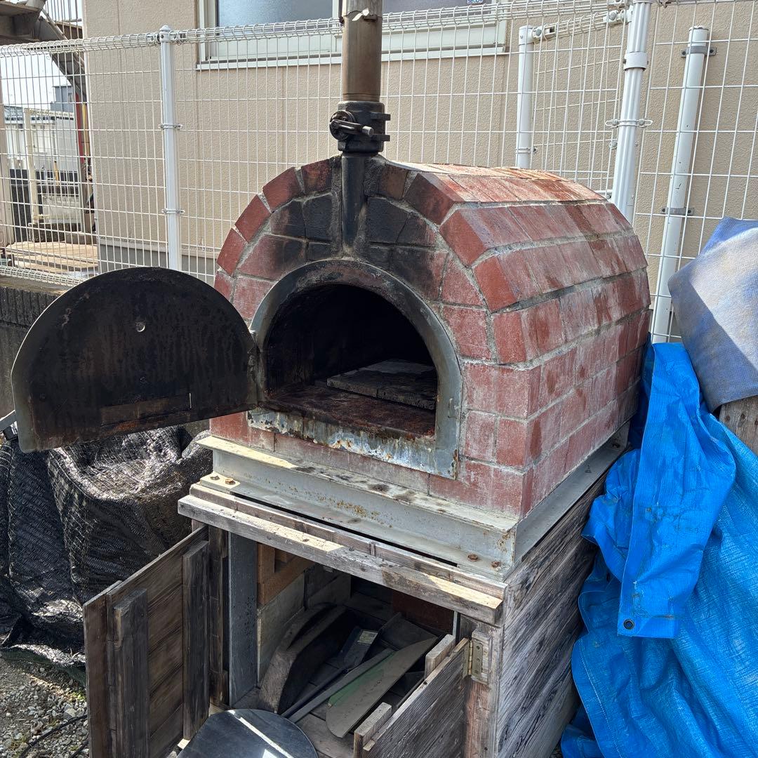 耐火レンガ製の大型ピザ窯