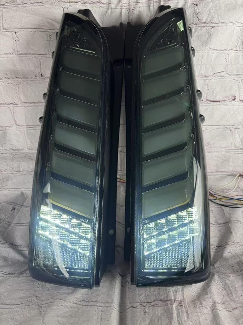 200系ハイエーステール　流れるウインカー　オープニングモーション　新品