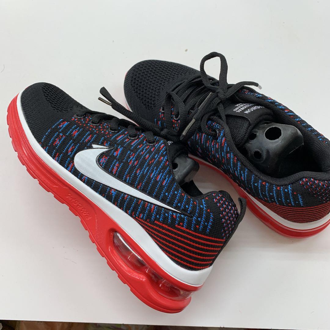 ★新品未使用　NIKEスニーカー