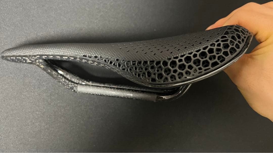 RYET 3D カーボン サドル 新品 軽量 ROMIN EVO MIRROR風