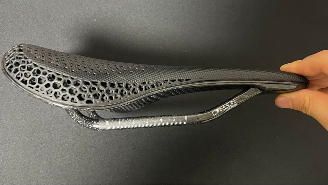 RYET 3D カーボン サドル 新品 軽量 ROMIN EVO MIRROR風