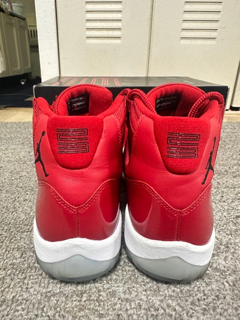 Air Jordan 11 レッド