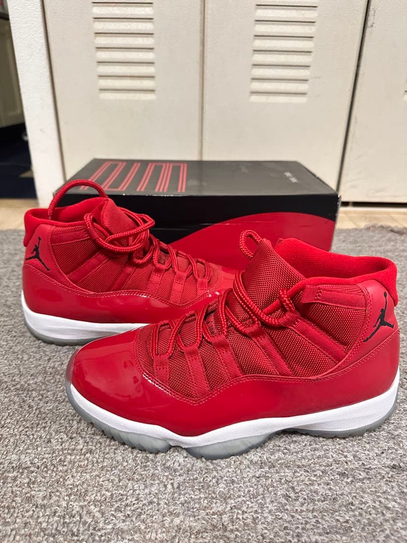 Air Jordan 11 レッド