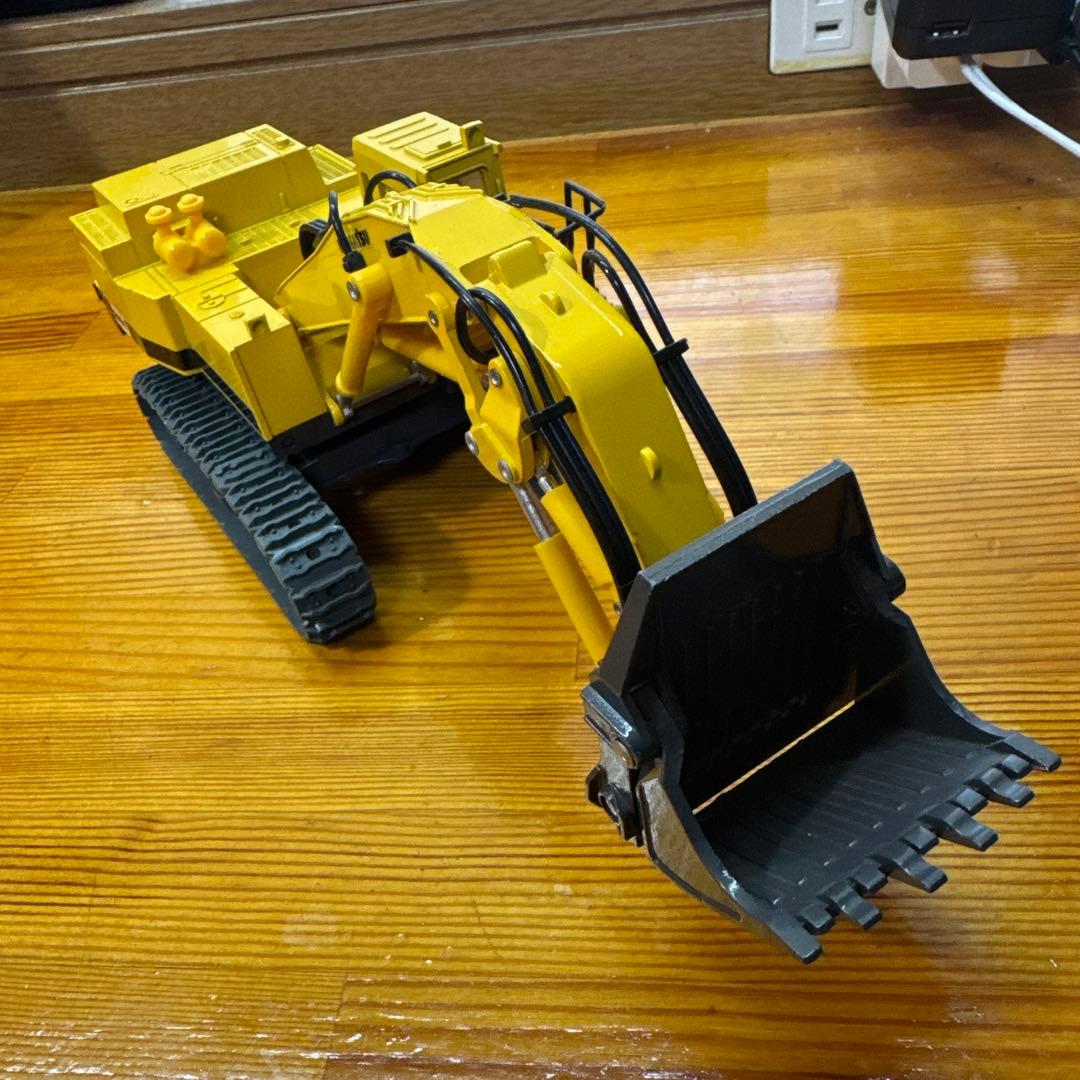 ショベルカー 1/50スケール 可動アーム付き コマツPC650
