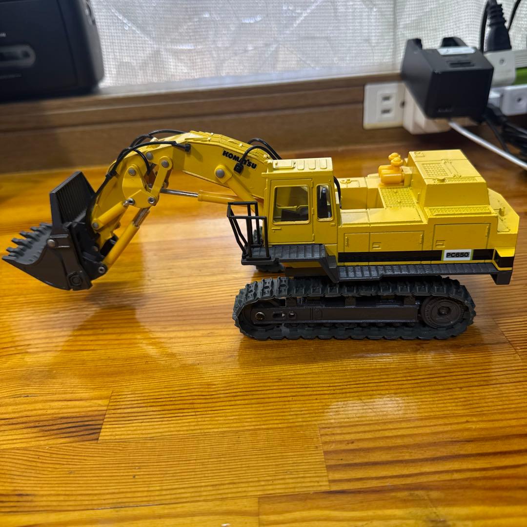 ショベルカー 1/50スケール 可動アーム付き コマツPC650
