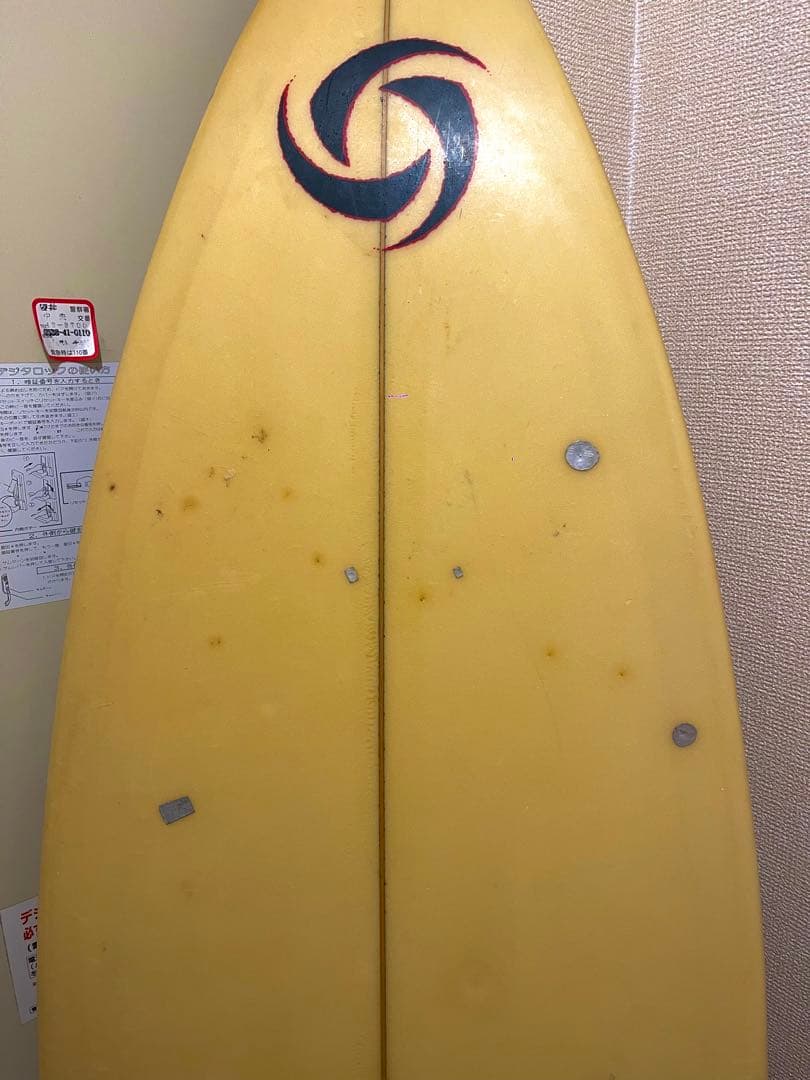 ショートボード クリーム色 スピンロゴ