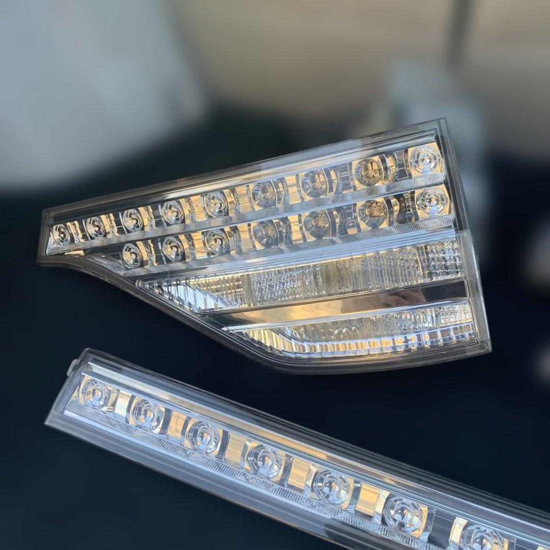トヨタ　エスティマ　ハイブリッド　AHR20 純正リアテールランプ　中古品
