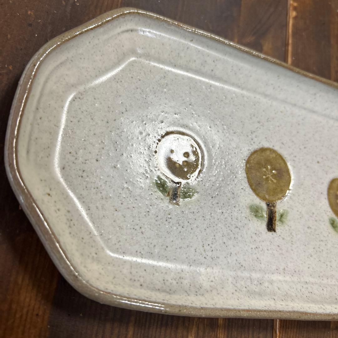 作家　陶芸作家　八角長皿　花模様　お揃いバッチ