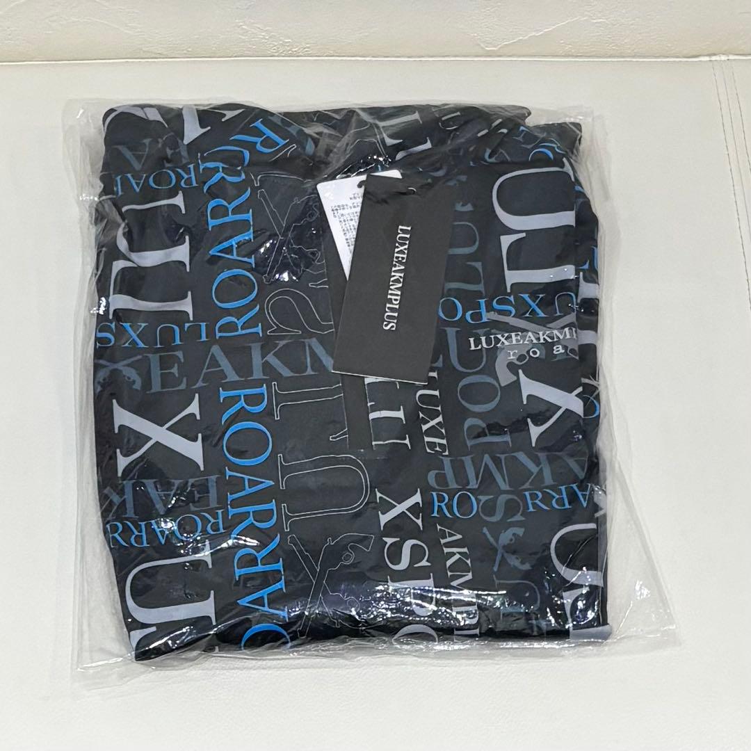 新品【LUXEAKMPLUS】リュクスエイケイエムプラス　総柄ハーフジップシャツ