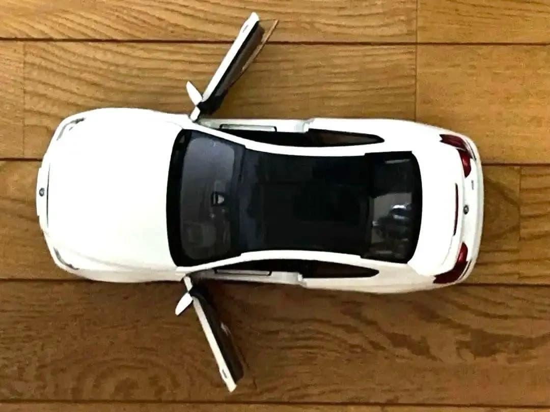  M6 Coupe Alpine White ミニカー
