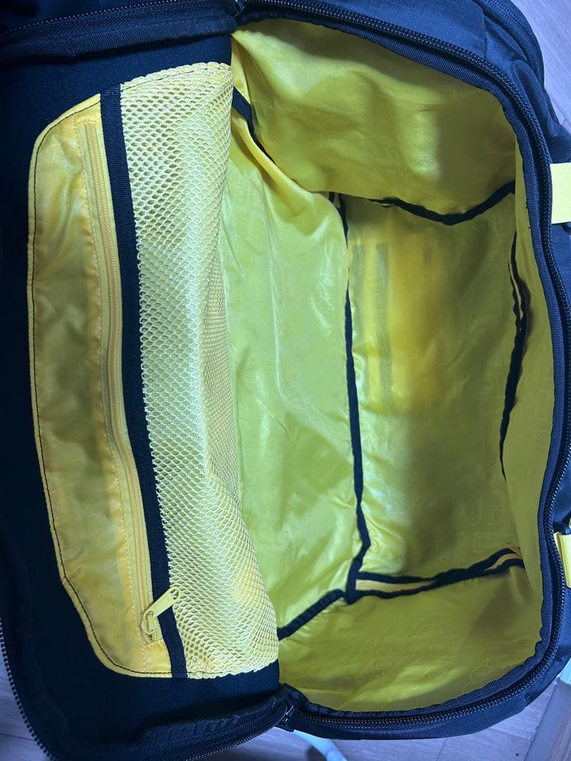 BURTON キャリーバッグ ブラック/イエロー
