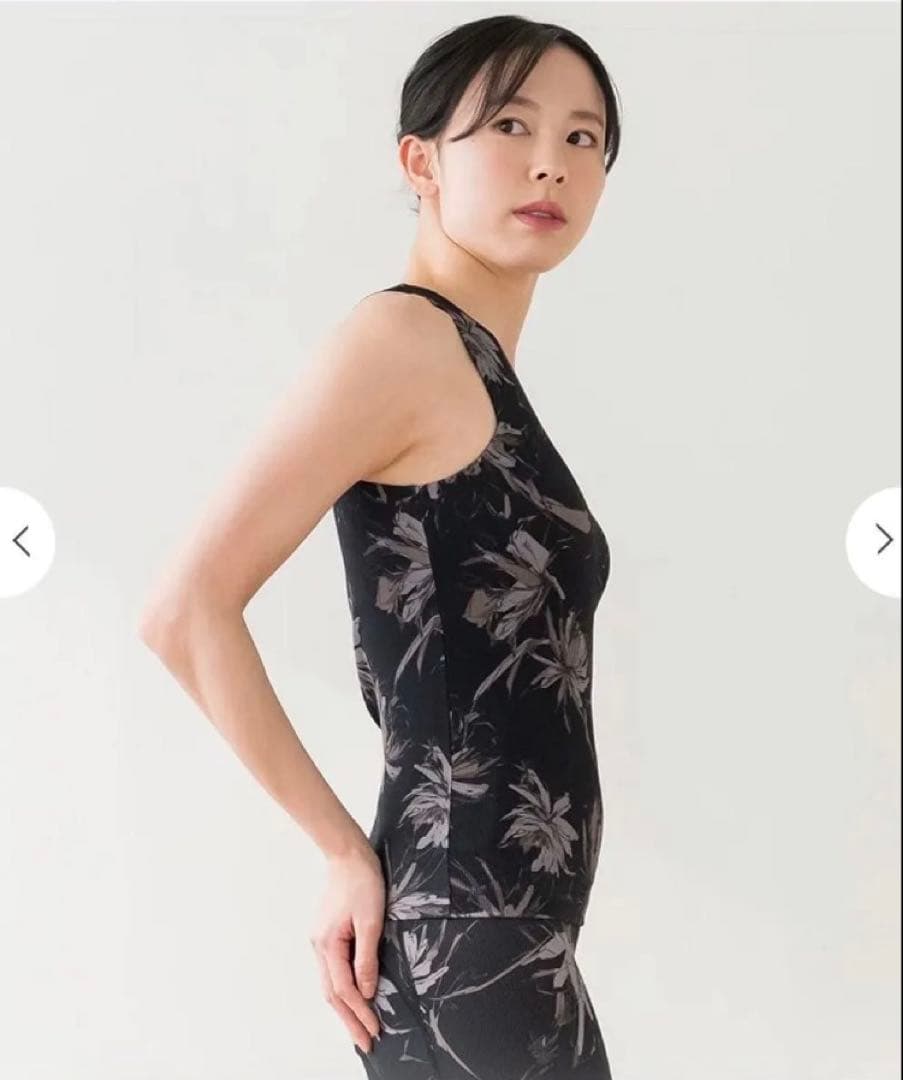 完売品♡新品未開封♡SUKALA 花柄タンクトップ Lサイズ　ブラック