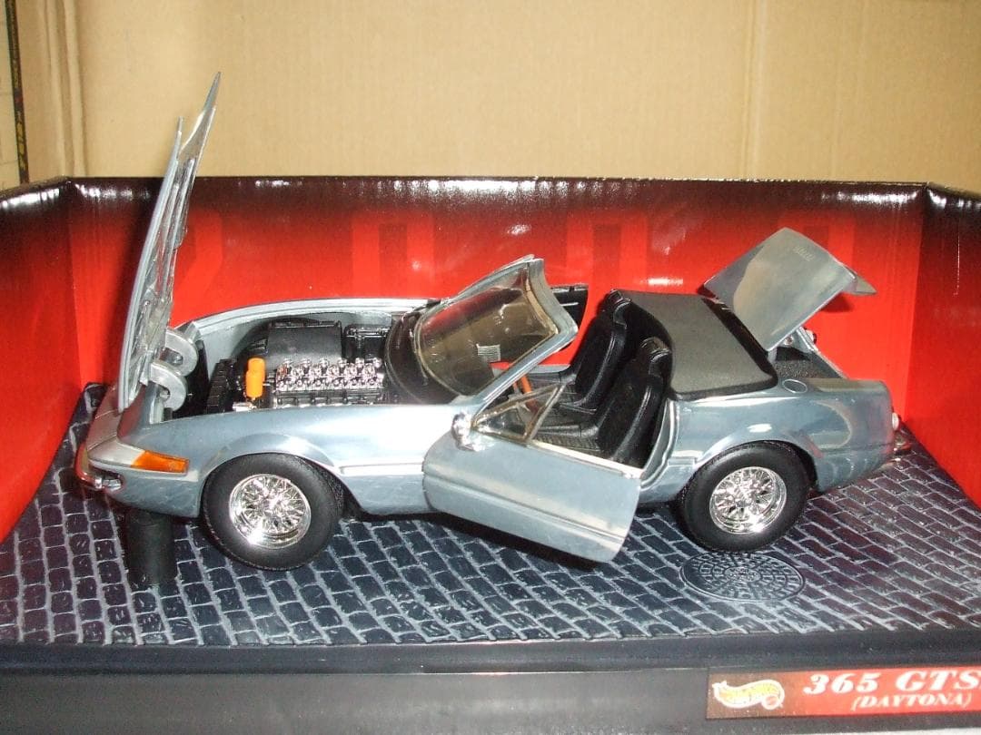 フェラーリ　３６５　ＧＴＳ／４　デイトナ　ミレニアム記念　マテル　１／１８