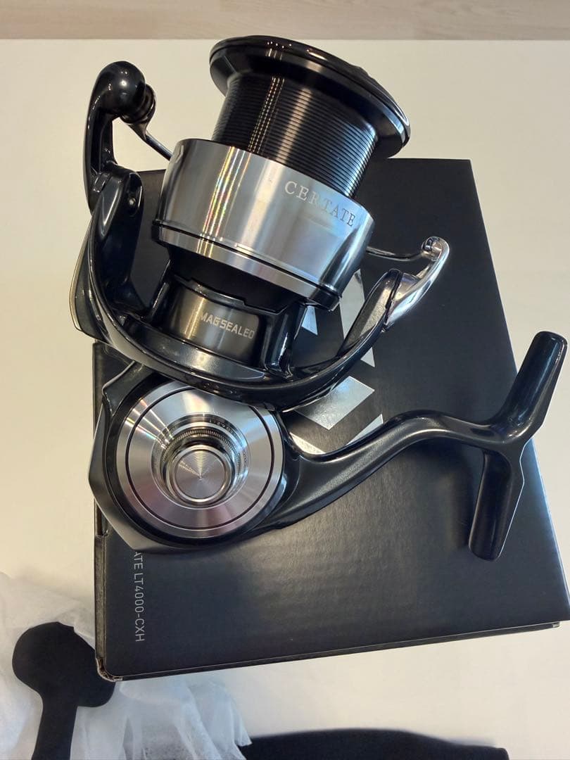 新品未使用ダイワ　セルテート LT4000-CXH スピニングリール