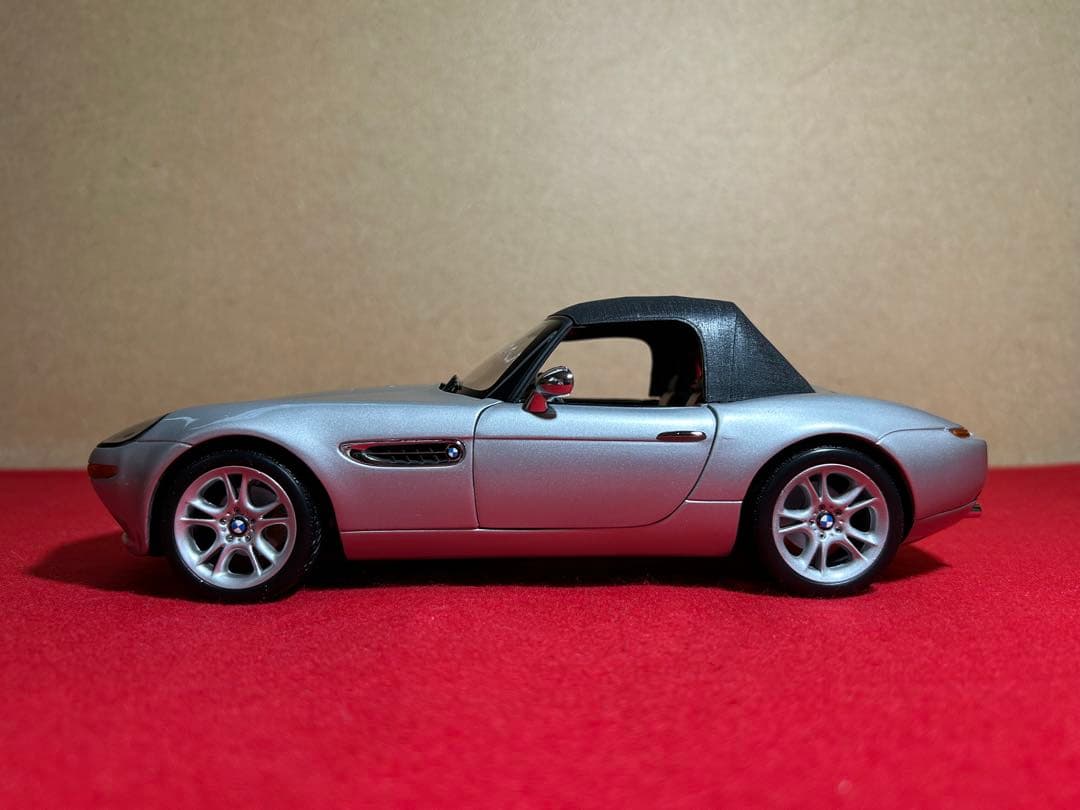 【1/12まで限定価格】京商　1/18  Z8