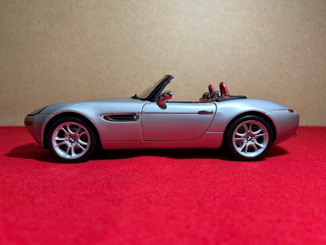 【1/12まで限定価格】京商　1/18  Z8