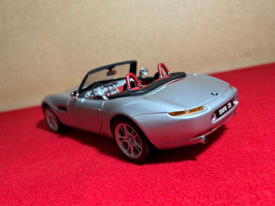 【1/12まで限定価格】京商　1/18  Z8