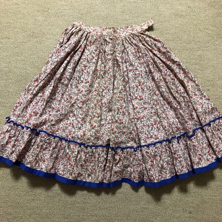 フォークダンス衣装　（ブラウス、スカート、ペチコート、ベルト）