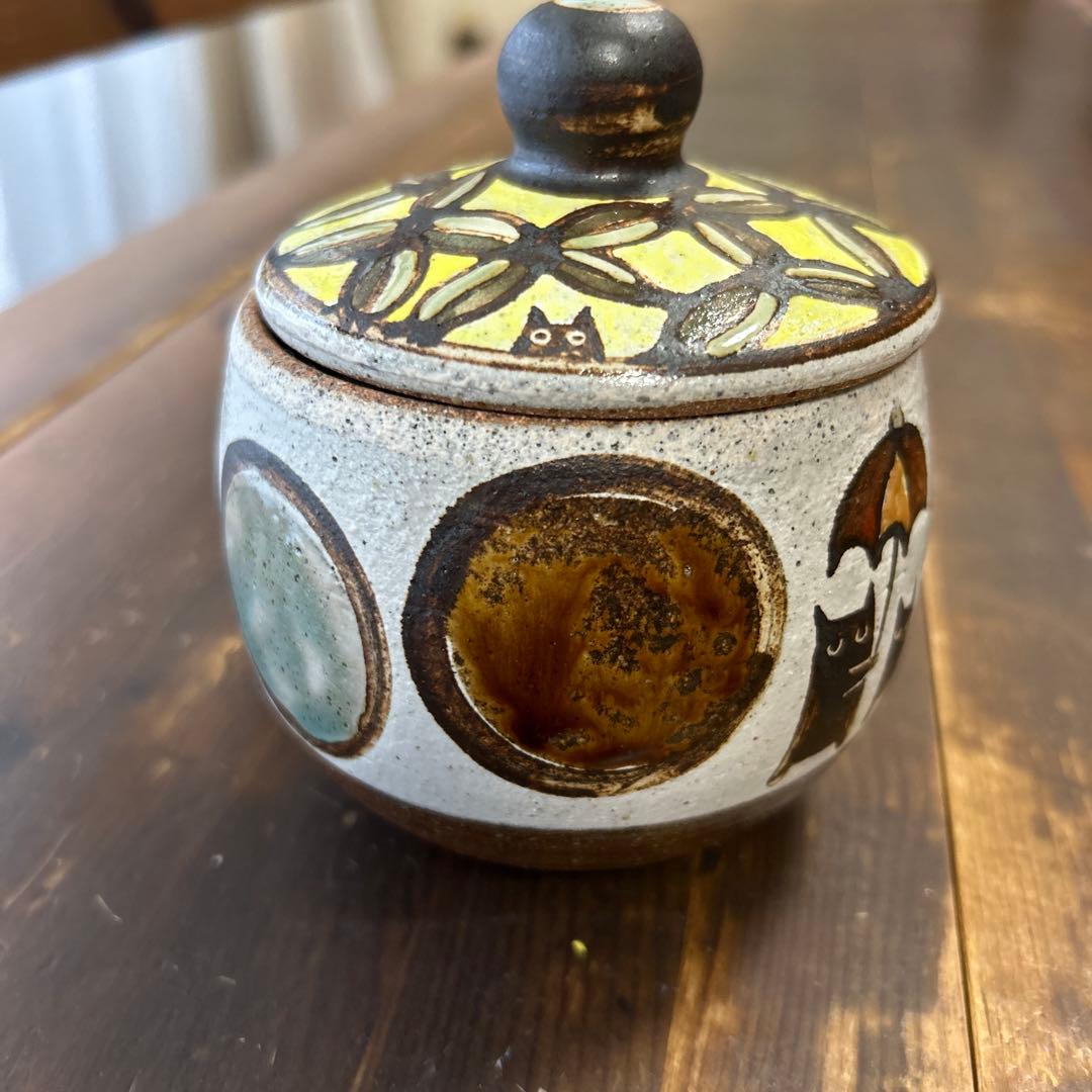 沖縄　やちむん　おなが家　陶芸作家　1点もの　蓋物