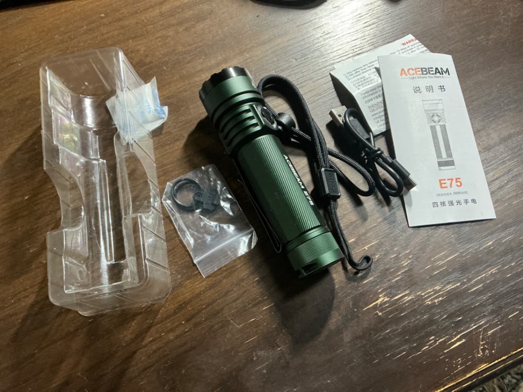 ACEBEAM E75 3000ルーメン　nichia519A